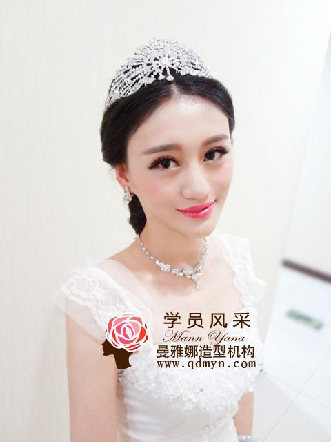 �ൺ�����ױ��ѵѧУ-��ױ��ѵ����Ʒ