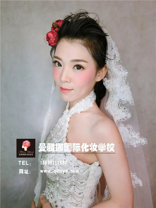 新娘跟妆白纱造型